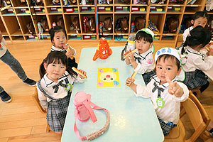 入園1日目初めてのお給食の様子です　年少組