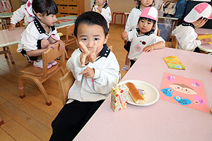 入園2日目の給食　年少組