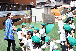 シャボン玉で遊びました　A