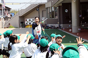 シャボン玉で遊びました　A