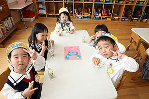 入園3日目の給食の様子です　うさぎ・ことり・こあら・ぱんだ・きりん