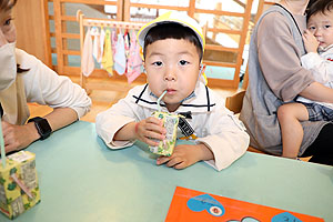 入園3日目の給食の様子です　うさぎ・ことり・こあら・ぱんだ・きりん