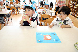 入園3日目の給食の様子です　うさぎ・ことり・こあら・ぱんだ・きりん