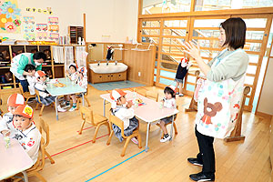 入園3日目の給食の様子です　うさぎ・ことり・こあら・ぱんだ・きりん