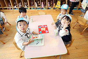 入園3日目の給食の様子です　うさぎ・ことり・こあら・ぱんだ・きりん