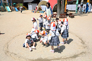 園庭遊び楽しかったね‼　　年少組