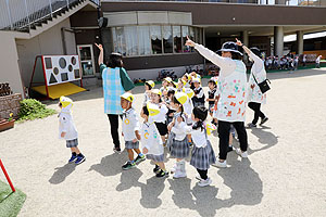 園庭遊び楽しかったね‼　　年少組