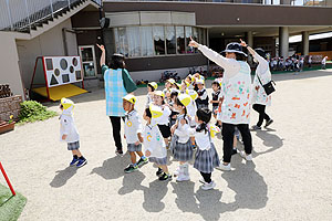 園庭遊び楽しかったね‼　　年少組