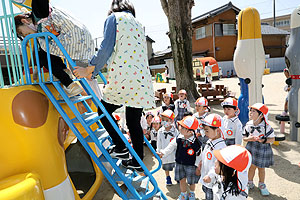 園庭遊び楽しかったね‼　　年少組