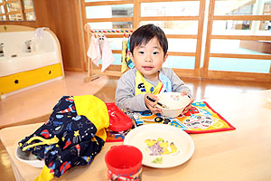 はじめてのお給食　美味しかったね！　ひよこ