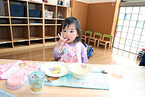 はじめてのお給食　美味しかったね！　ひよこ