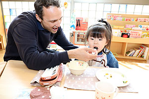 はじめてのお給食　美味しかったね！　ひよこ