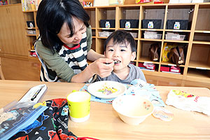 はじめてのお給食　美味しかったね！　ひよこ