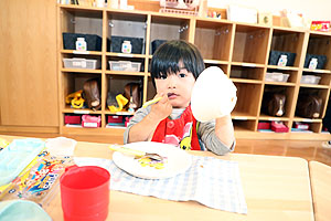 はじめてのお給食　美味しかったね！　ひよこ