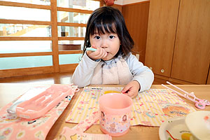 はじめてのお給食　美味しかったね！　ひよこ