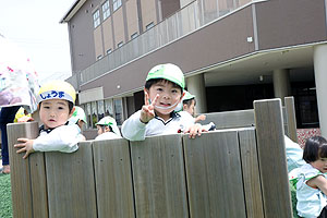 築山コーナーでいっぱい遊んだよ　りす・ことり