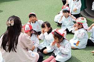 築山コーナーでいっぱい遊んだよ　りす・ことり