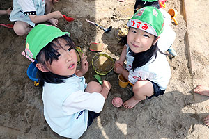 おもいっきり砂場遊び　　B