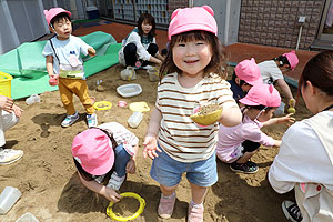 お砂場遊び　たのしかったね　ひよこ