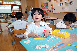 粘土遊びたのしいね！　たんぽぽ