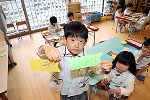 こいのぼりの制作　すみれ