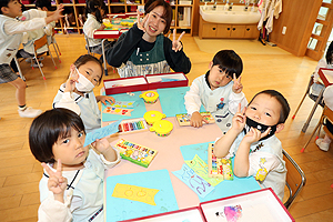 こいのぼりの制作　すみれ
