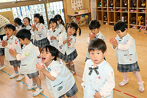 朝の歌も元気いっぱい‼　　きりん