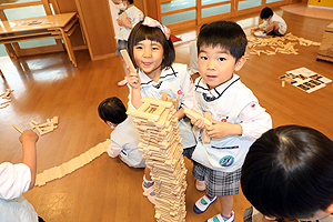 みんなで積み木遊び　　さくら