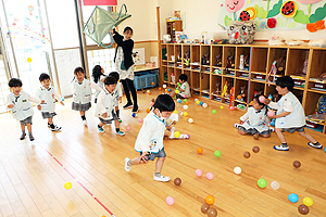 ボール遊び　楽しかったね‼　ことり