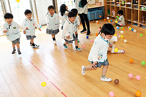 ボール遊び　楽しかったね‼　ことり