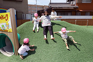 園庭で思いっきり遊びました！　ひよこ