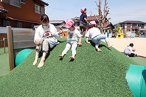 園庭で思いっきり遊びました！　ひよこ