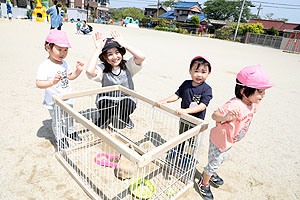 園庭で思いっきり遊びました！　ひよこ