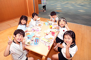 ランチルームでお給食を食べました　さくら・Ｃ