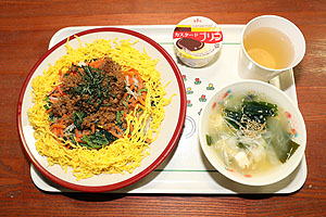 ランチルームでお給食を食べました　さくら・Ｃ