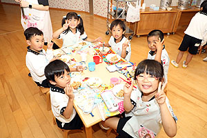 ランチルームでお給食を食べました　さくら・Ｃ