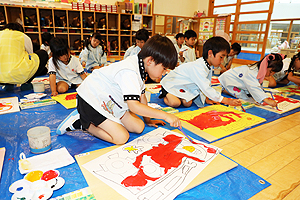 絵画教室　個性いっぱいの作品が完成　A・B