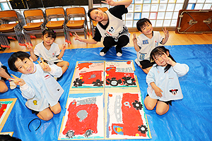 絵画教室　個性いっぱいの作品が完成　A・B