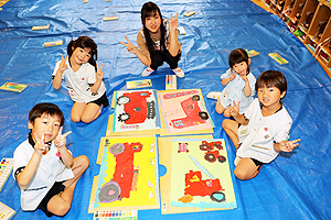 絵画教室　個性いっぱいの作品が完成　A・B
