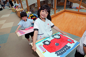 絵画教室　個性いっぱいの作品が完成　A・B