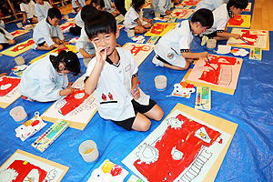 絵画教室　個性いっぱいの作品が完成　A・B