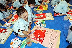 絵画教室　個性いっぱいの作品が完成　A・B