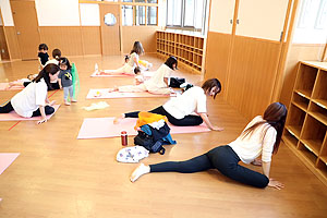 親子ヨガ教室「nicoly」