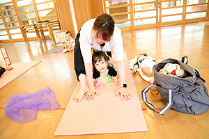 親子ヨガ教室「nicoly」