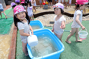 エンゼルパークで水遊び　ばら・すみれ