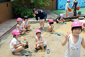 エンゼルパークで水遊び　ばら・すみれ