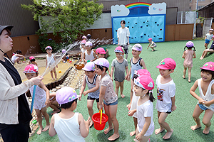 エンゼルパークで水遊び　ばら・すみれ