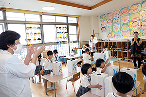 科学教室で「空気のパワー」について学びました！　ばら・すみれ
