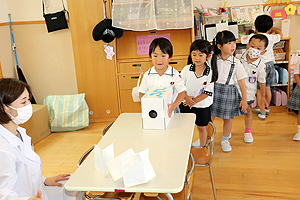 科学教室で「空気のパワー」について学びました！　ばら・すみれ
