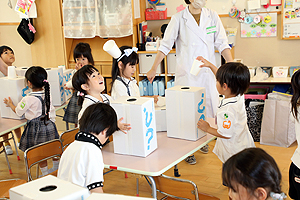 科学教室で「空気のパワー」について学びました！　ばら・すみれ